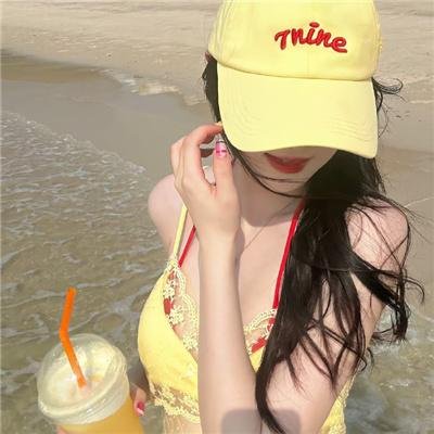 三女性